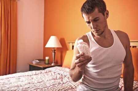 E Mann mat enger Kur fir Prostatitis